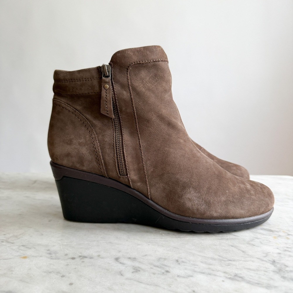Earth Brown Leather Suede Wedge Ankle Boots size 10‎